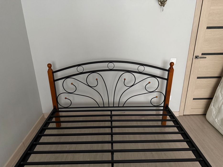 Кровать двухспальная