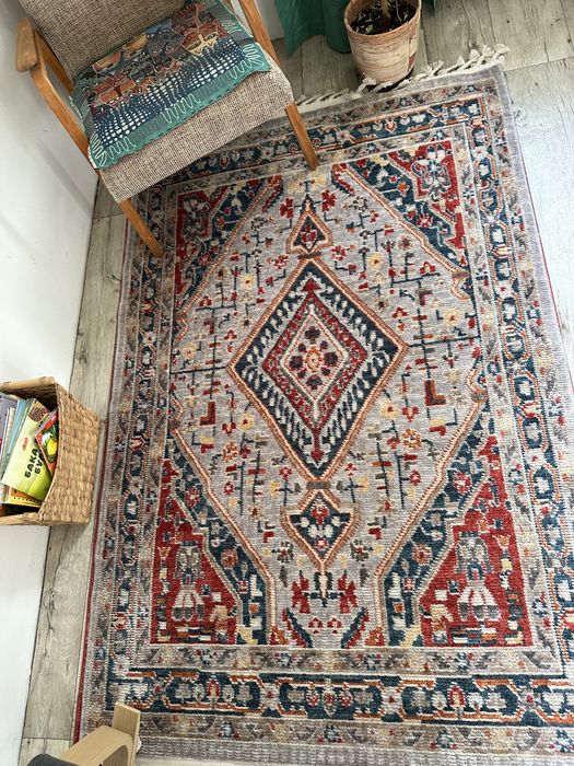 Продам современный ковер в отличном состоянии