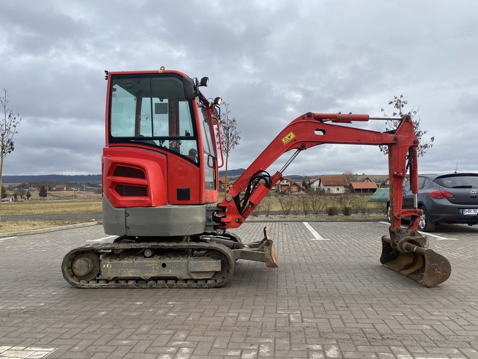 De vanzare sau da inchiriat  miniexcavator Volvo