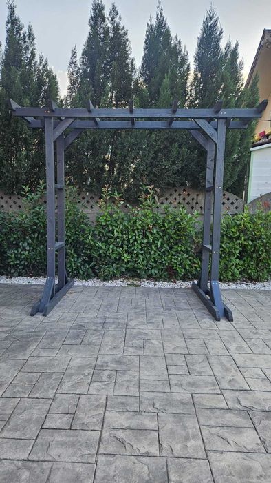 Pergola cu leagan dublu.