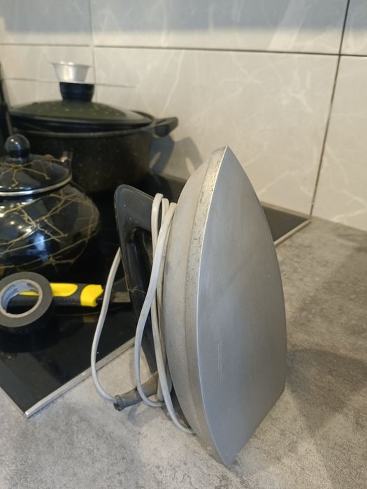 Утюг старинный в очень хорошем состоянии