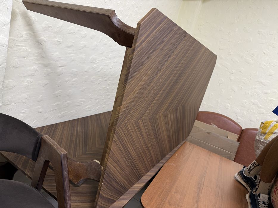 Срочно продается стол стулья