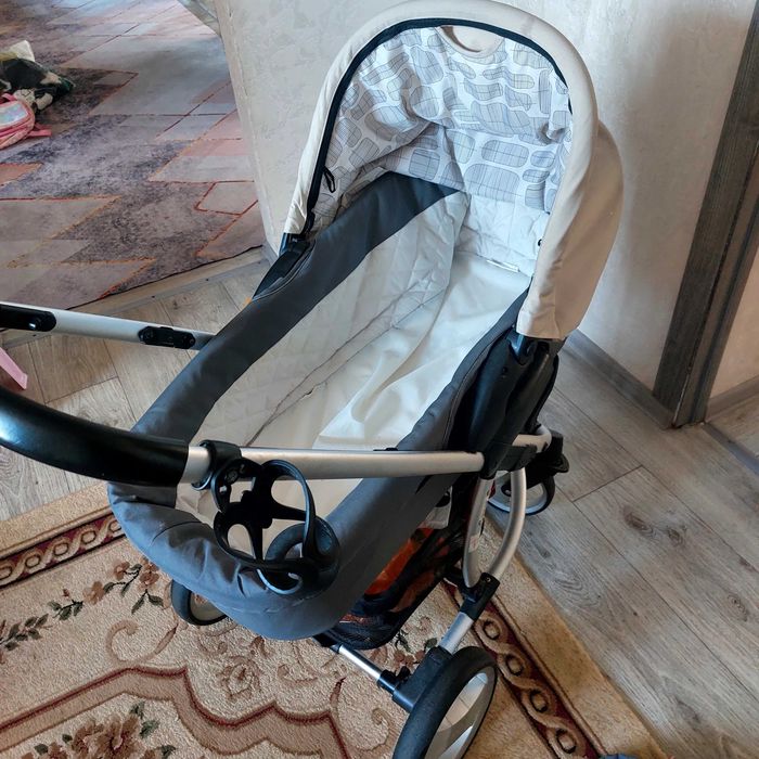 Продам детскую коляску 2 в 1