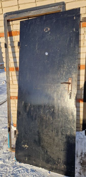 Продам входную дверь