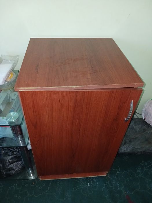 Строчно продаётся тумбочка , шкафчик .