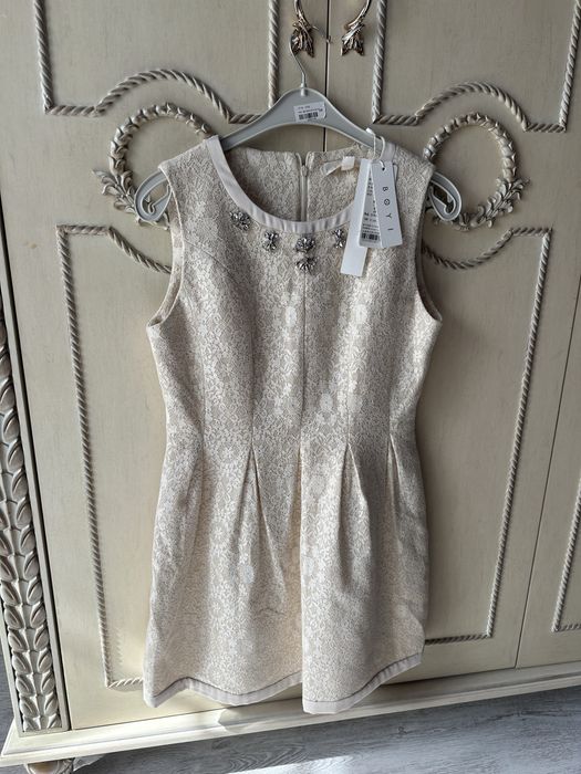 Платья с этикеткой