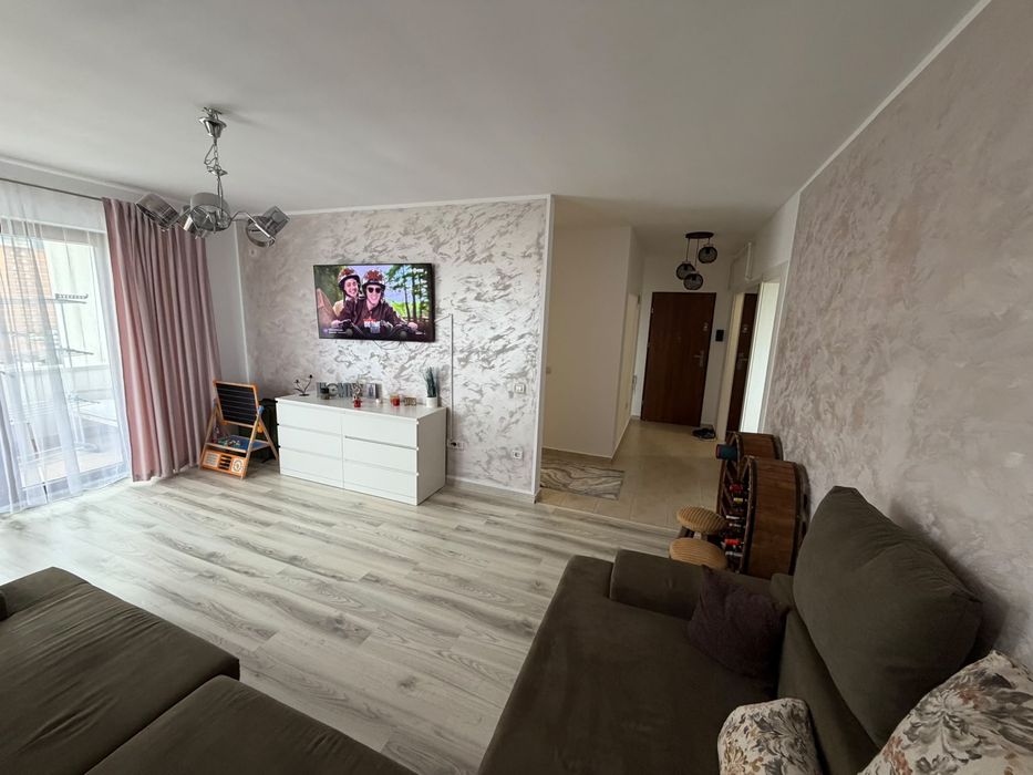 Inchiriez apartament