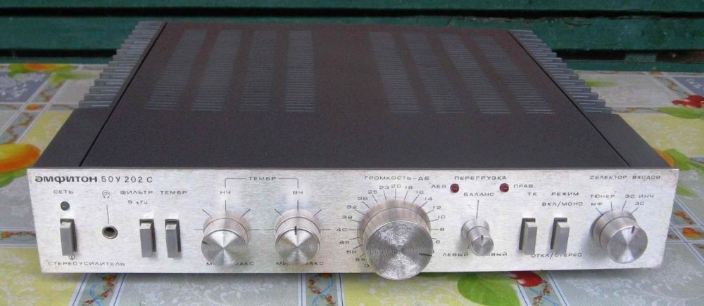 продам усилитель Амфитон 50у-202с в отличном рабочем состоянии.