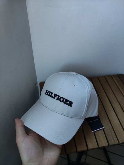 Tommy Hilfiger șapcă unisex culoare alba cu logo brodat noua originala