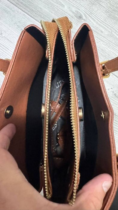 Geanta de dama Guess