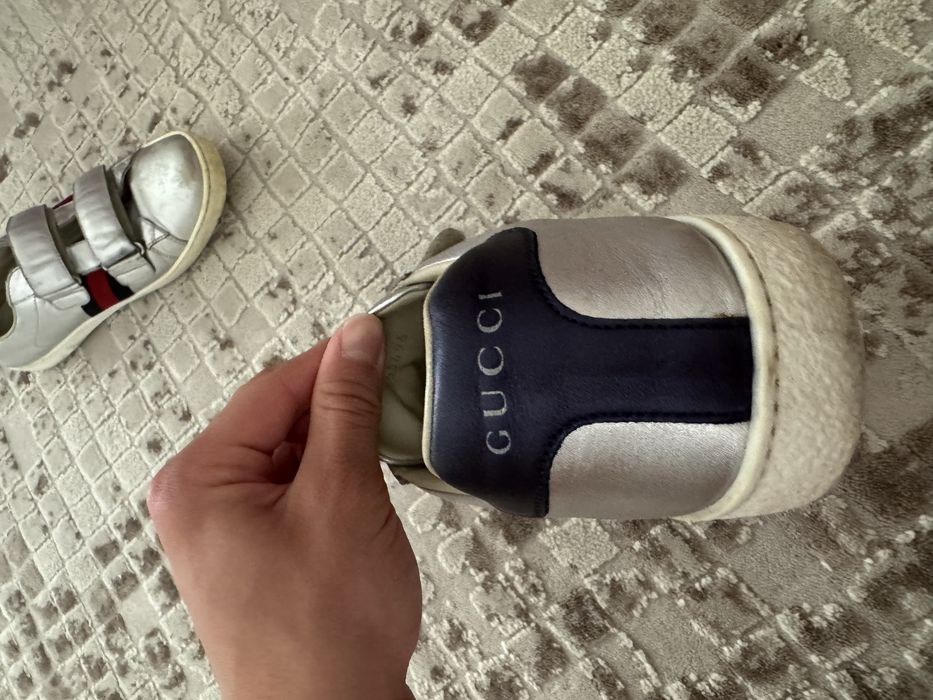 Vand adidasi Gucci
