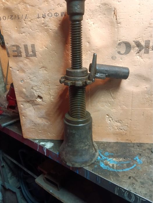 Продам домкрат.             .