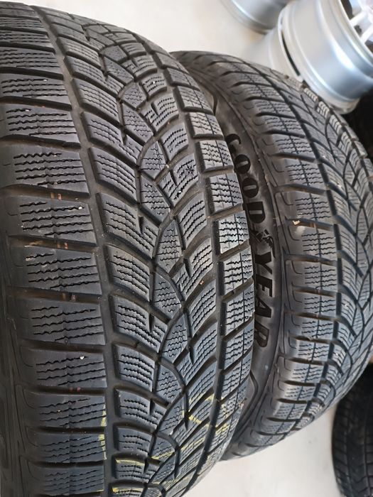 2buc Anvelope iarna 235 55 19 Goodyear dot2021