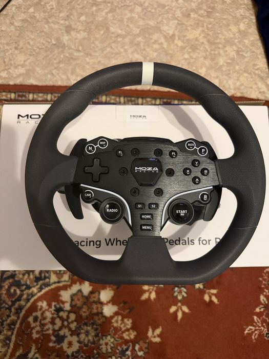 Продам игровой руль Moza R3 с педалями !