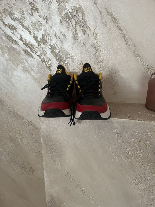 Adidasi Jordan Max Aura 3