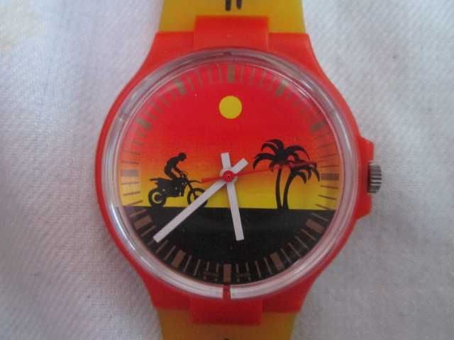 Unisex швейцарски кварцов часовник.