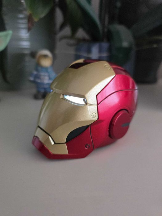 Casca Iron Man Mk III + Kitt Asamblare + Revista/Poster!