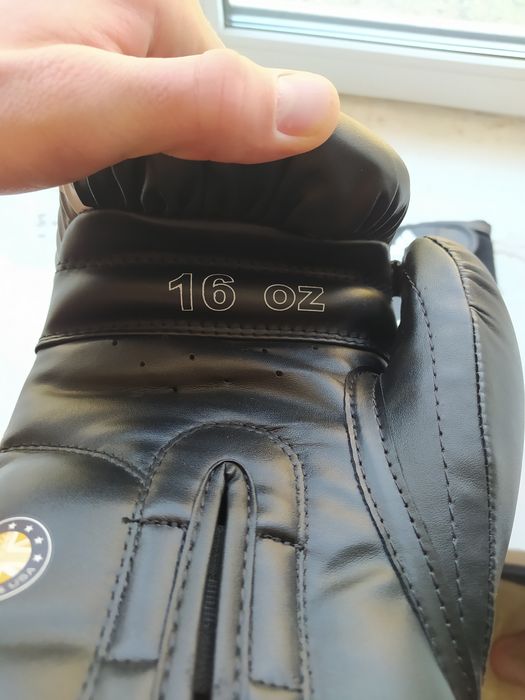 Боксерские перчатки RDX 16 унций