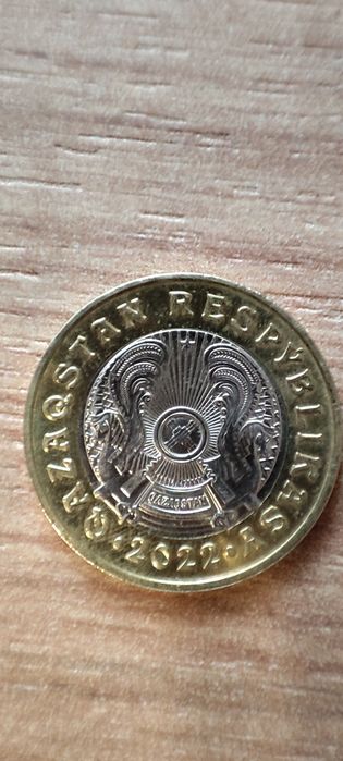 Монета 100 тенге