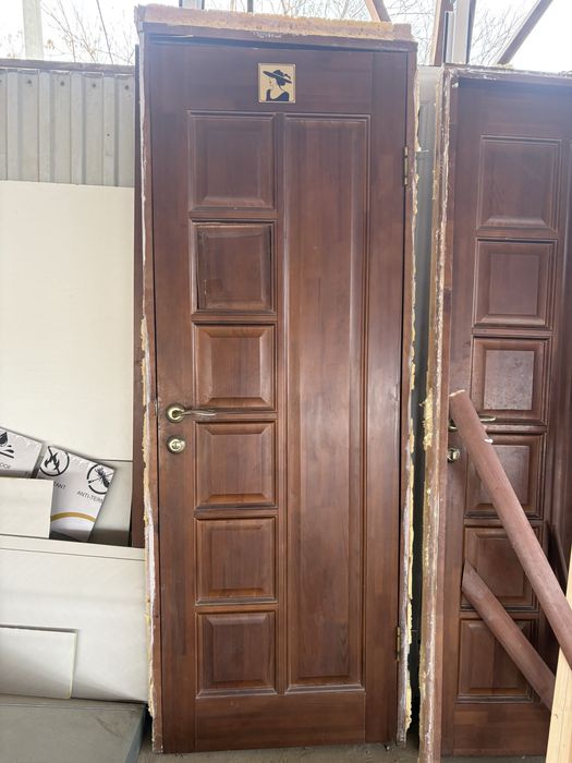 двери деревянные