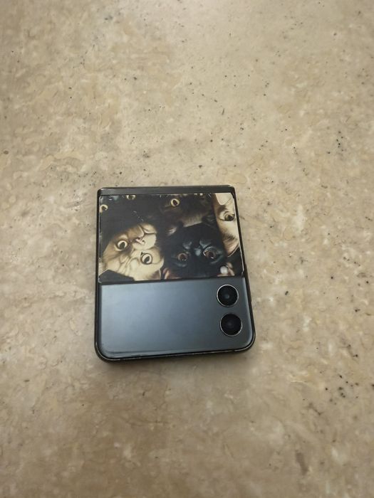 Samsung Galaxy Z Flip 3 5G | 256GB / 8GB RAM | Запазен | Пълен комплект