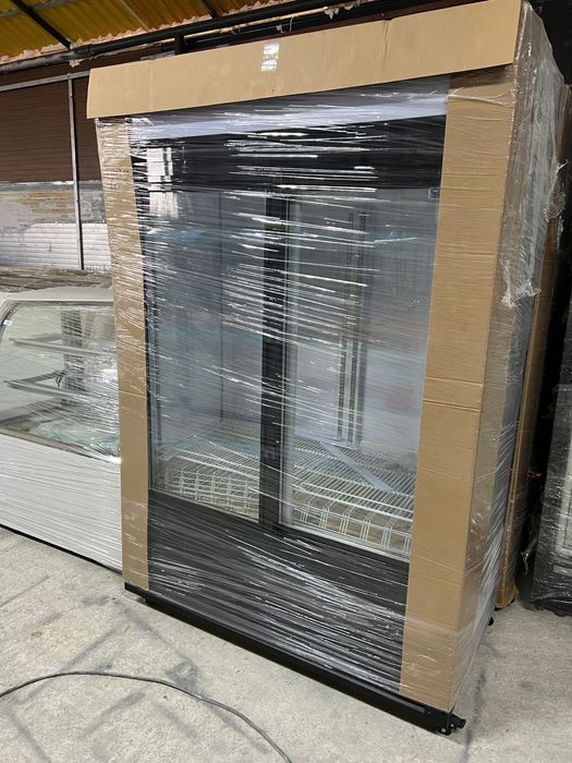 Vitrina frigorifica verticala cu 2 usi si benner de prezentare