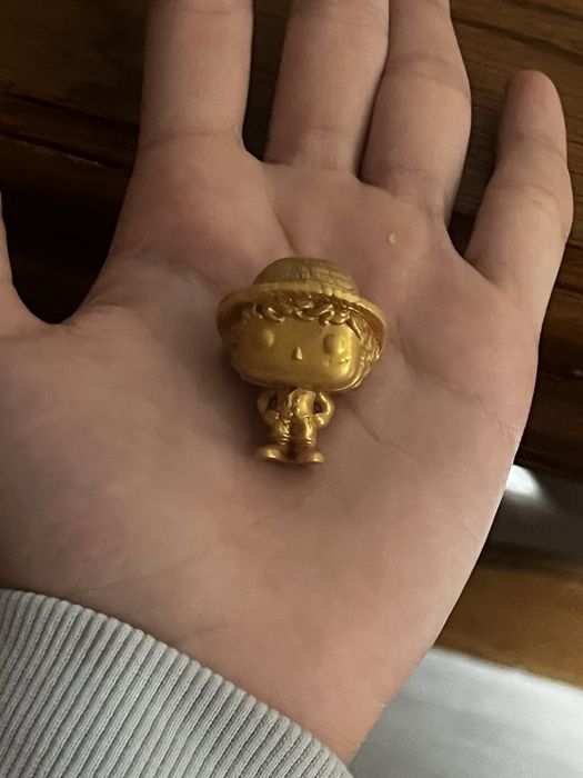 Фигурка из kinder joy золотая