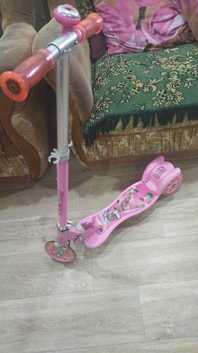 Самокат . На возраст 3-9 лет.