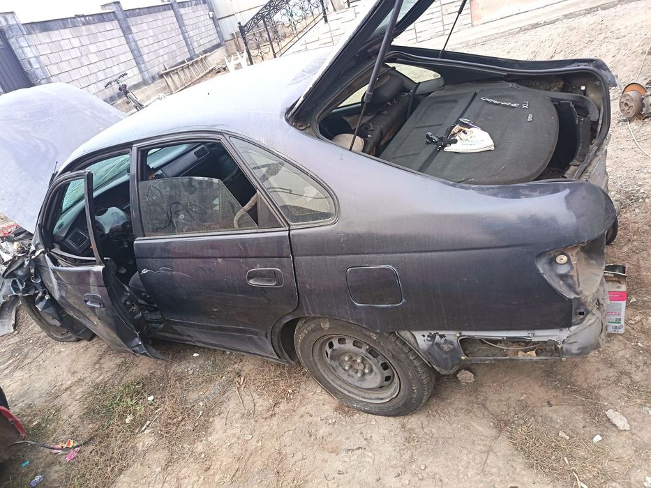 Тойота Карина Е разбор