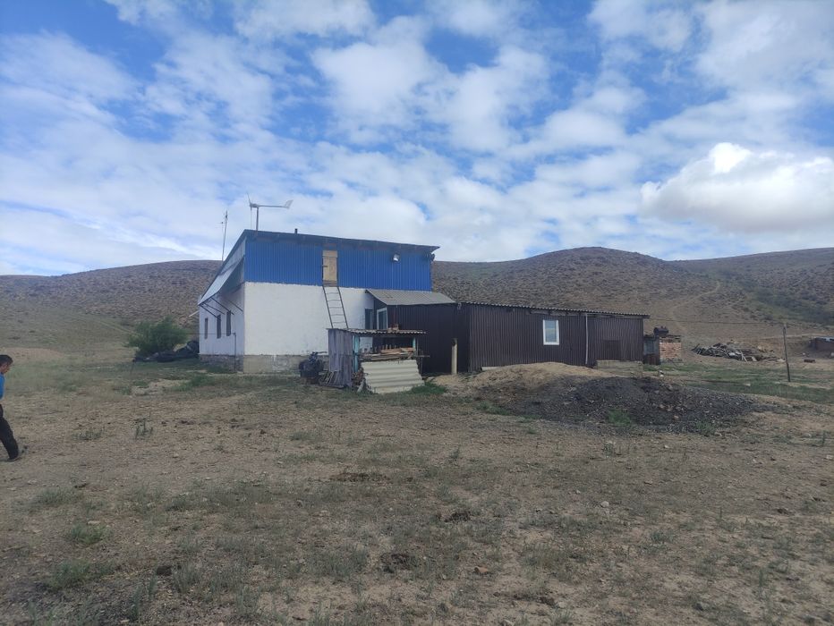 Ауыл шаруашылығы сатылады.