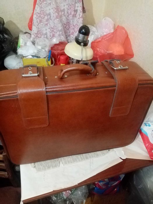 Кожаный винтажный чемодан