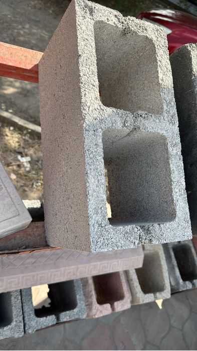 Сплитерный блок стеноаой заборный