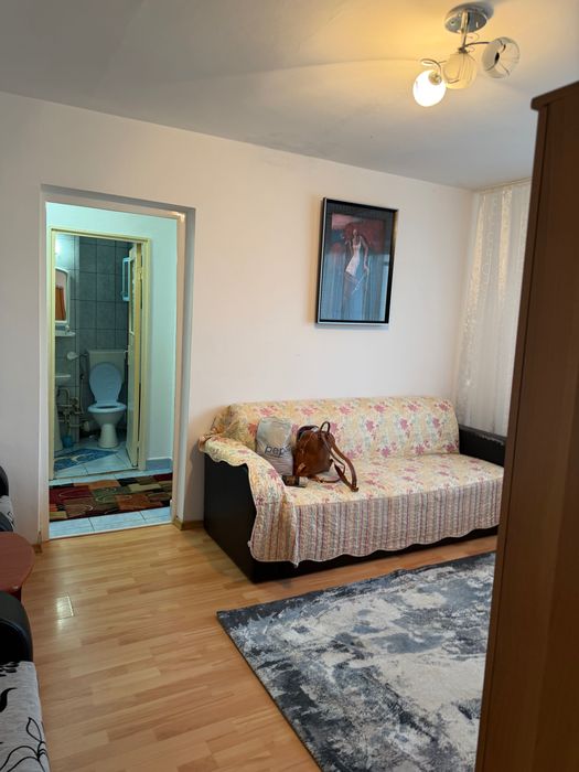 Vand apartament 2 camere etajul IV Cugir