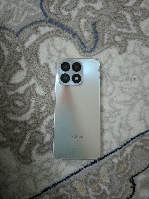 Xonor x8a 128/8 gb sotiladi