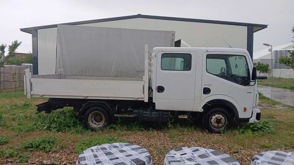 Vand autocamioneta Nissan Cabstar