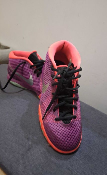 Маратонки Nike носени
