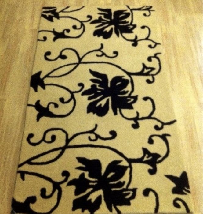 Голяма ракла за съхранение и Килим