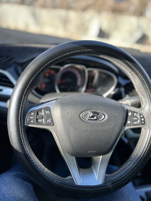 Продам Весту кросс