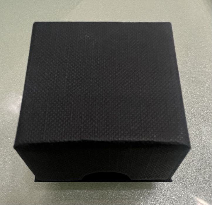 Cercei din aur alb si diamante.