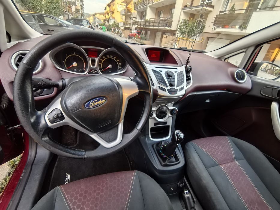 Vând Ford Fiesta
