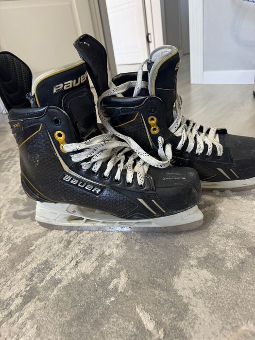 Коньки хоккейный