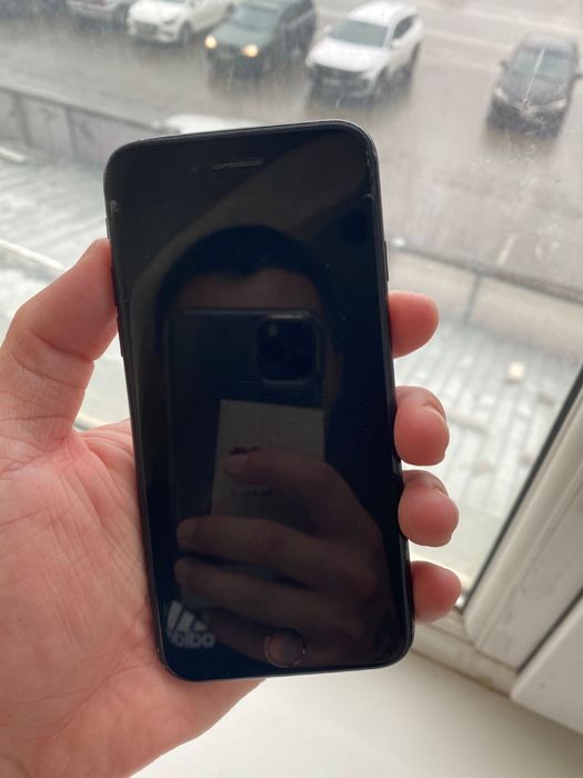 Продам iPhone SE