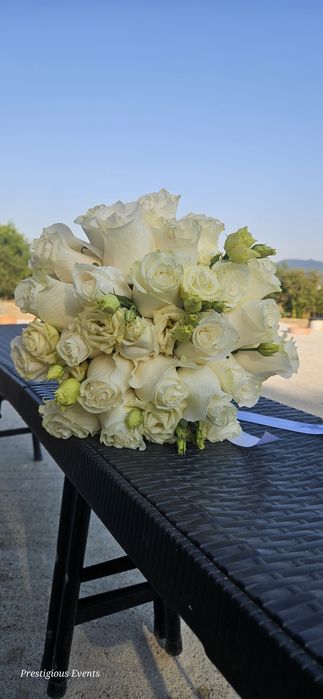 Va oferim buchete,struturi,pahare personalizate,decor mașini