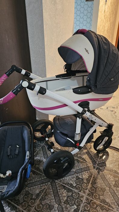 Продам срочно коляску Adamex!