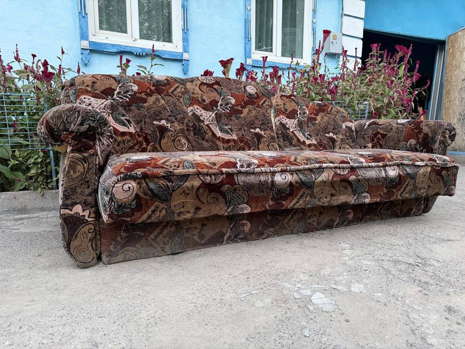 Отдам диван даром