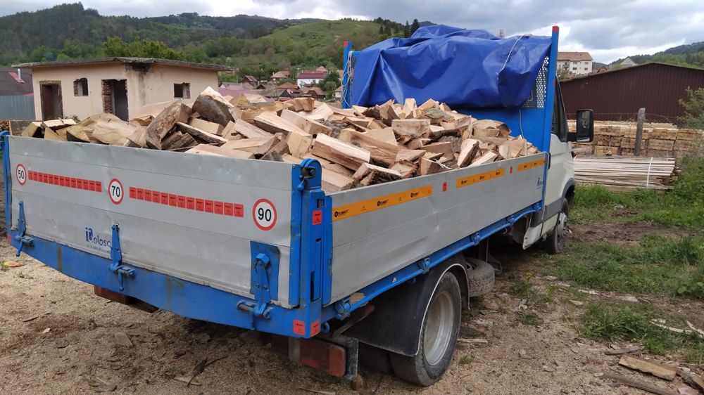 Lemne pentru foc. Se poate și crăpat gata!