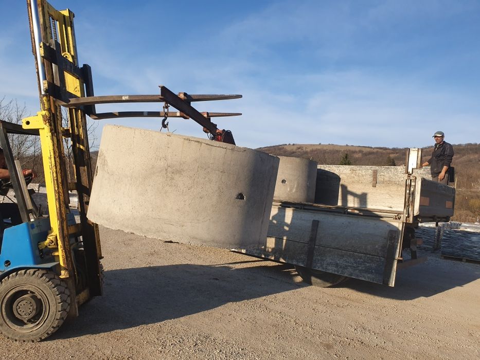 Транспортирам и Продавам Пясък (речен и кариерски), и Чакъл.Извозване