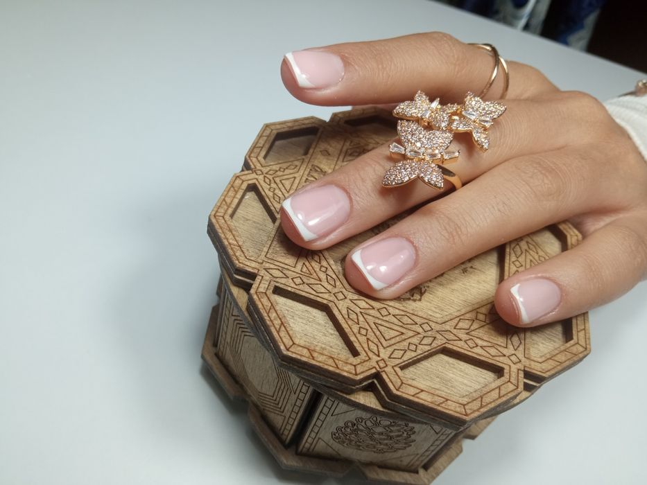 Маникюр и педикюр