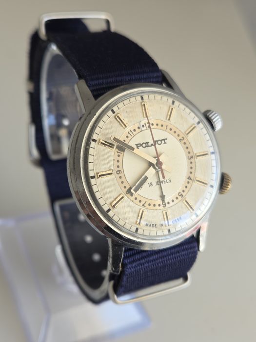 Ceas mecanic cu sonerie Poljot. Totul funcționează foarte bine