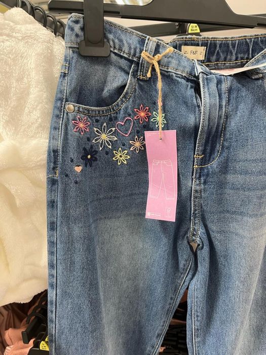 Джинсы на девочка